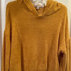 Juniors gold hooded sweater with banded bottom size large. New without tags.
